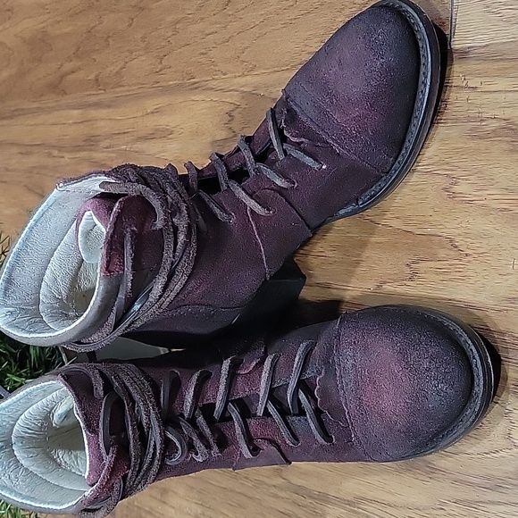 Freebird By Steven Cage in Burgundy 6 - Picture 5 of 14